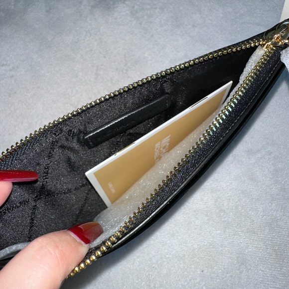 NWT Black Michael Kors Wristlet - Picture 8 of 8